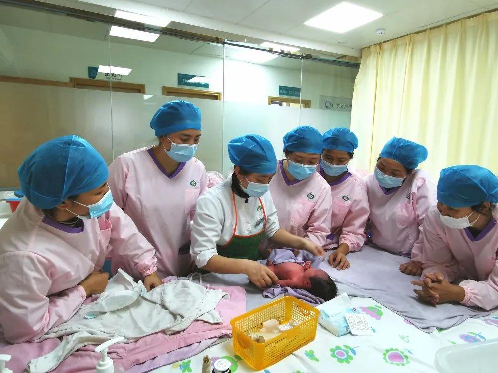 白玉县妇婴监护型护送